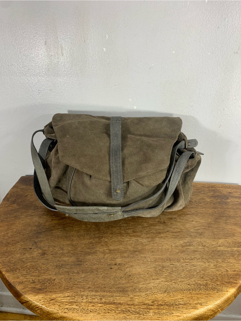 Vintage Suede leather messenger shoulder bag olive Brown